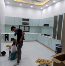 Tủ Bếp Nhôm Cánh Kính Phủ Film